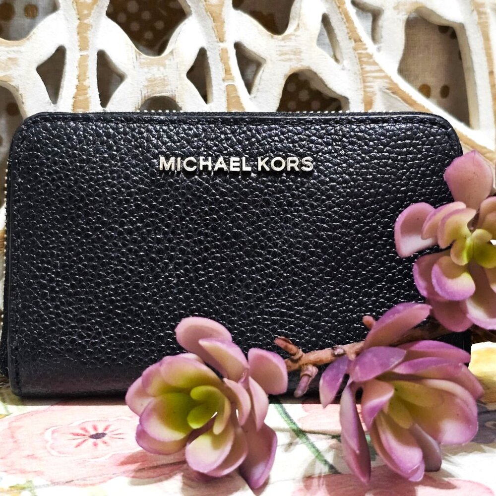 Michael Kors Black Leather Zippered Wallet Card Case. - Picture 2 of 13